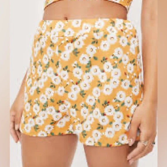 ☎️ NWT Nasty Gal sz S/4 Daisy Floral High Waisted Co-ord Shorts Mustard yellow - Picture 8 of 9